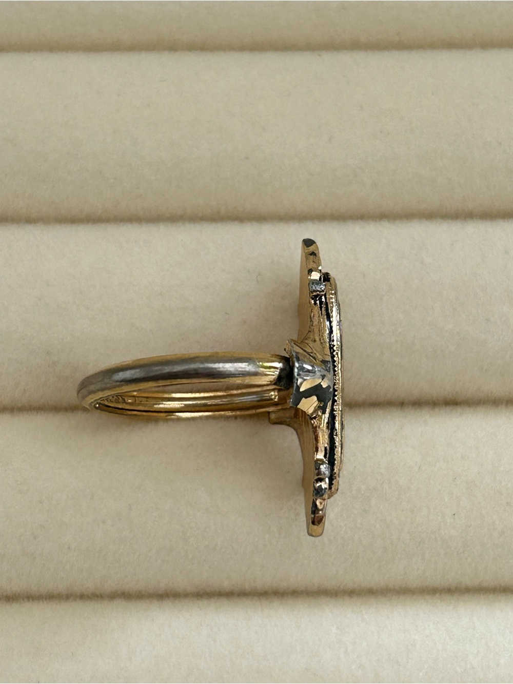 Avon Kensington Marquise Starburst Ring with Clear Center Stone - Picture 4 of 6
